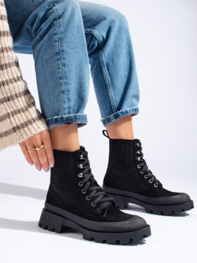 Moderní černé dámské kotníčkové boty na plochém podpatku 37