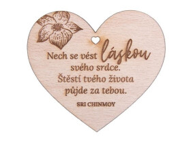 Dřevěné srdíčko Nech se vést láskou svého srdce. Štěstí tvého života půjde za tebou - Sri Chinmoy