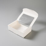 Cake star Krabička na makronky bílá s okénkem 20x13x5,5cm
