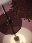 Louis Poulsen Stolní lampa PH 3/2 Glossy Burgundy, červená barva, sklo, kov, plast