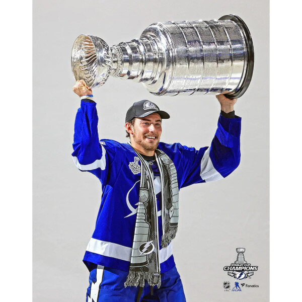Fanatics Fotografie Ross Colton Tampa Bay Lightning 2021 Stanley Cup Champions Raising Cup Photograph 8" x 10"