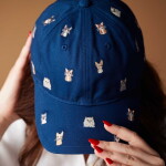 Rifle Paper Co. Kšiltovka s výšivkou Cool Cats, modrá barva, textil