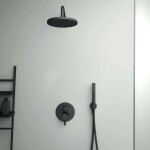 IDEAL STANDARD - CeraLine Sprchový set s baterií pod omítku, s tělesem, průměr 20 cm, matná černá BD192XG