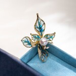 Elegantní brož Rozkvetlá orchidej, Zlatá