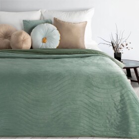 DumDekorace Zelený velurový přehoz s vlnitým prošíváním Šířka: 220 cm | Délka: 240 cm