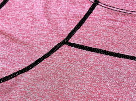 Růžové dámské sportovní tričko T-shirt ozdobným prošitím (A-2166) Barva: odcienie różu, Velikost: