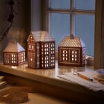 KÄHLER Porcelánový svícen Gingerbread Lighthouse Medium, hnědá barva, porcelán