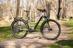 Rock Machine eBlizz B90T, pneu 29", rám 18,5" (M), model 2025, Gloss Stone Gray - ZDARMA dopravné, seřízení, odborná montáž a dárkový poukaz na nákup příslušenství! (Záruka nejlepší ceny! Nakupujte u autorizovaného prodejce!)