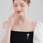 Brož se třemi sladkovodními perlami Sofia, Stříbrná Bílá