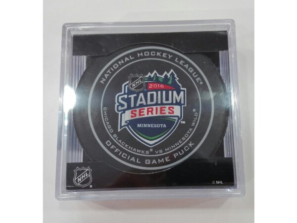 Inglasco / Sherwood Puk Stadium Series 2016 Chicago Blackhawks NHL vs. Minnesota Wild NHL Official Game Puck