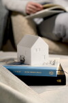 Räder Porcelánový LED svítící domeček Books, bílá barva, porcelán