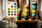 GuideCraft Dřevěná navlékací housenka (14 ks)
