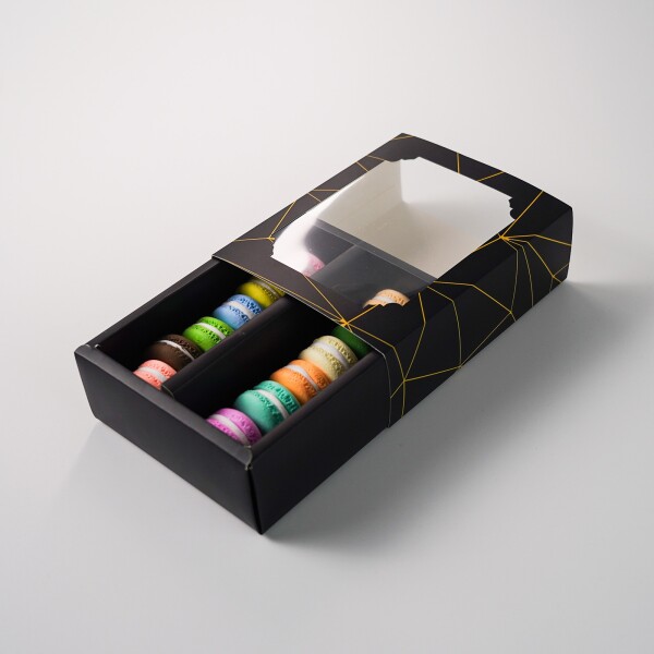 Cake star Krabička na makronky černá se zlatým rámečkem 15,5x12,5x5,2 cm (na 10 kusů)