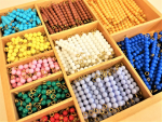 Moyo Montessori Moyo Montessori Korálková krabice - barevné schody (1-10)