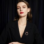 Brož s červenou růží a zirkony Rachel, Červená