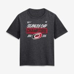Fanatics Dámské tričko Carolina Hurricanes NHL 2026 Stanley Cup Champions Roster Velikost: 2XL