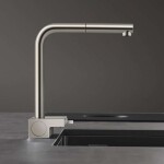 HANSGROHE - M81 Dřezová baterie Aquno Select s výsuvnou koncovkou a plochým sprchovým proudem, vzhled nerezu 73836800