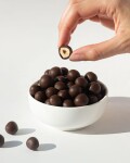 Vilgain Lískové ořechy v čokoládě – hořká čokoláda 250 g