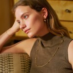 Dlouhý náhrdelník s tygřím okem a zirkony Aurelia, Zlatá 80 cm