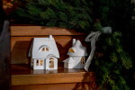 Räder Porcelánový svícen domeček Thatch Large, bílá barva, porcelán
