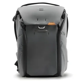 Peak Design Everyday Backpack 20L v2 tmavě šedá / Batoh na fotoaparát / objem 20 litrů / rozměry 30x56.5x21 cm (BEDB-20-CH-3)