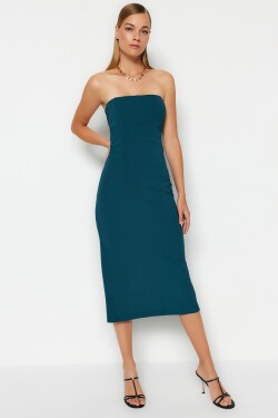 Trendyol Smaragdově zelené Premium texturované krepové šaty Smart bez ramínek Gipe Midi pletené šaty