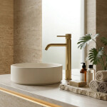 REA - Umyvadlová vysoká baterie Lungo Stripe Brush Gold REA-B8051