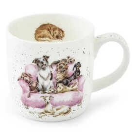 Porcelánový hrnek Wrendale Designs Movie Night, 0,31 l - Psi na sedačce