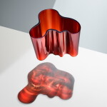 Iittala Skleněná váza Aalto 16 cm – Cranberry, červená barva, sklo