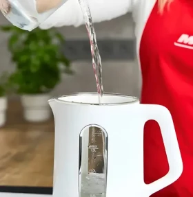 MPM MCZ-126/B bílá / Rychlovarná konvice / 1,5 l / plastová (MCZ-126/B)
