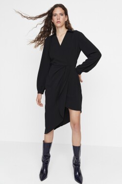 Trendyol Limitovaná edice černých dvouřadých tkaných šatů s výstřihem