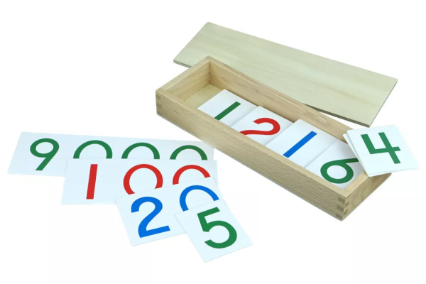 Moyo Montessori Moyo Montessori Velké papírové karty s čísly 1-9000