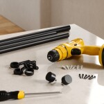 Černá roztažitelná garnýž 168-305 cm Umbra CAPPA