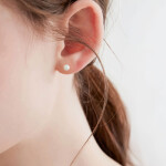 Náušnice s bílou perlou Cinzia - 4 mm, chirurgická ocel, Stříbrná Bílá