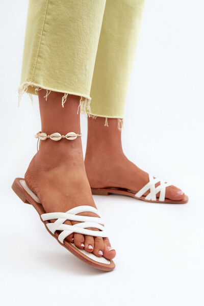 Dámské sandály z ekokože na ploché podrážce bílé Moldela 40