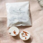 The Candle Brand Vonný vosk do aromalampy Lily and White Rose 4x15g, přírodní barva, vosk