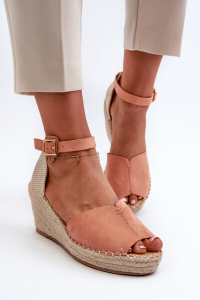 Pohodlné dámské sandály na klínu Světle růžová Dellia 38