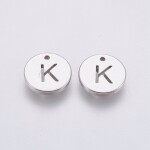 Přívěsek z nerezové oceli - placička s písmenem - "K" - 10 x 10 x 1 mm - 1 ks