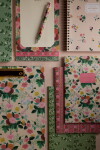 Rifle Paper Co. Kroužkový linkovaný blok Ditsy Dahlia, krémová barva, papír