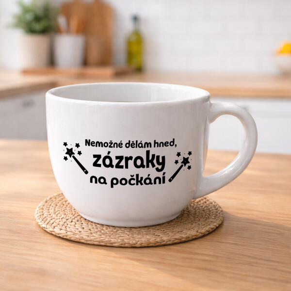 NEMOŽNÉ DĚLÁM HNED, ZÁZRAKY NA POČKÁNÍ - MEGA XXL keramický hrnek 1000 ml