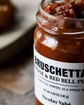 Nicolas Vahé Bruschetta lilek a červená paprika 140 g, červená barva, sklo, kov