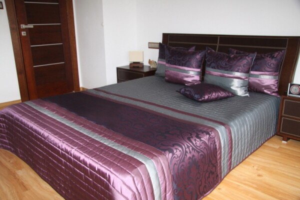 DumDekorace Přehoz na postel fialové barvy s pruhovaným vzorem Pruhovaný vzor Šířka: 240 cm | Délka: 240 cm (+ 14,00 €) 2ks 50x60 cm (standard zdarma) Fialová Šířka: 240 cm | Délka: 240 cm (+ 14,00 €)