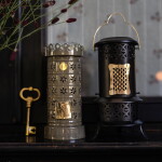 Strömshaga Kovový svícen Tiled Stove Olive Green, zelená barva, kov