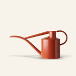 HAWS Konvička na zalévání Fazeley Flow Terracotta Orange – 1 l, červená barva, kov