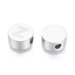 Korálek z nerezové oceli - placička s písmenem - různé varianty - 10 x 4,5 mm - 1 ks Písmena: E