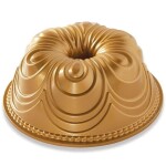 Nordic Ware Hliníková forma na bábovku Chiffon Gold, zlatá barva, kov