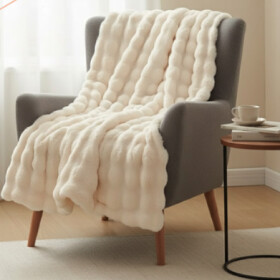 Měkká deka v bílé barvě s vánočním motivem - 150 x 200 cm