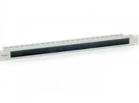 Equip černá / Průchozí panel s kartáčem / 1U / 48,3 cm (19") (327411)