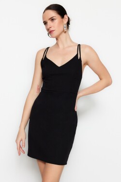 Trendyol černé vypasované mini tkané šaty s detailem ramínek