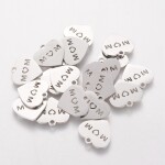 Přívěsek z nerezové oceli - srdce s nápisem m♥m - platinový - 13 x 14 x 1 mm - 1 ks